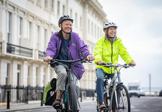 “Drivers don’t know what it’s like to be a cyclist”: Aggressive car culture, speeding, unsafe roads, and bigger vehicles putting women off cycling, report finds; Giro warns riders to stop peeing in bottles and throwing them away + more on the live blog