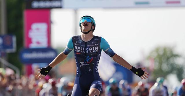  How a dozen teams handed Alec Segaert a Giro d'Italia stage victory